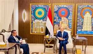 العليمي يبحث مع بن دغر تطورات المحافظات الشرقية ويؤكد ضرورة انسحاب القوات الوافدة