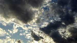 الأرصاد تتوقع أجواءً مستقرة نسبياً في السواحل وبرودة شديدة ليلاً في المرتفعات وتحذيرات من الضباب واضطراب البحر