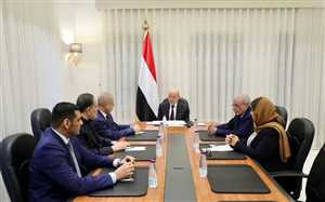 رشاد العليمي يحذّر الانتقالي من فرض سلطة موازية بالقوة: الشراكة لن تتحول إلى تمرد