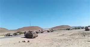 تحولات دراماتيكية ..قوات «درع الوطن» تسيطر على خشم العين في حضرموت وانسحاب مفاجئ لقوات العمالقة (فيديو)