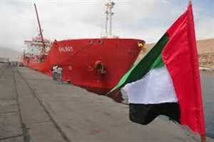 مصادر: باخرة إماراتية ثانية محمّلة بأسلحة ترسو في ميناء المكلا وسط تصعيد عسكري للانتقالي