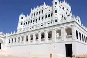 عاجل : شاهد قوات درع الوطن تسيطر على مدينتي سيئون وشبام والمواطنون يمزقون صور عيدروس( فيديو)