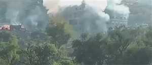 التحالف ينتقل إلى الحسم العسكري ضد تمرد الانتقالي..شاهد لحظة استهداف مخزن أسلحة قام الزبيدي بنقلها من عدن إلى الضالع (فيديو)