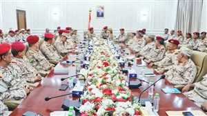 اجتماع عسكري موسع في عدن يؤكد دعم القرارات السيادية وتوحيد المؤسسة العسكرية ورفع الجاهزية القتالية