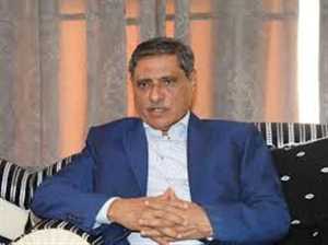 من مقر اقامته في الامارات ..تمرد علني داخل مجلس القيادة.. البحسني يرفض قرار العليمي توحيد القوات ويشكك بقيادة التحالف