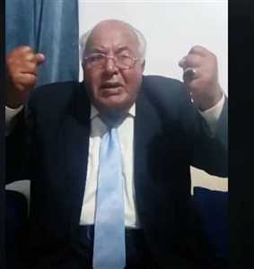 بعد 10 سنوات من الصمت ..فنان يمني يهاجم سلطات الحوثيين علنًا: حكومة عنصرية تُقسّم الموظفين سلاليًا وتترك الناس للجوع (فيديو)