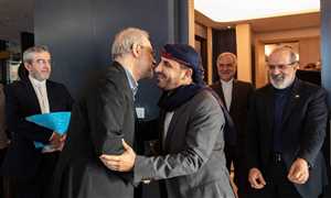 لقاء لاريجاني بمتحدث الحوثيين في مسقط… رسائل إيرانية تتحدى واشنطن