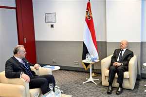 العليمي لواشنطن: دعم الدولة اليمنية هو خط الدفاع عن أمن الخليج والبحر الأحمر وقط ذراع إيران في اليمن