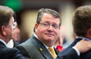 تصريح صادم لنائب أمريكي يشعل الغضب.. «الاختيار بين الكلاب والمسلمين ليس صعبًا» يثير عاصفة جدل