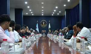 تصعيد خطير في عدن.. الانتقالي المنحل  يرفض انعقاد الحكومة ويهاجم مشاركة وزراء الشمال