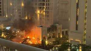 شاهد: غارات إيرانية تضرب الإمارات.. دمار واسع في مطار دبي وبرج العرب ومواقع حيوية (فيديوهات)
