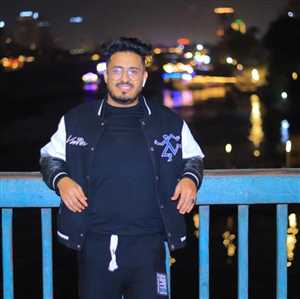 توقيف مفاجئ لفنان يمني في مطار عدن.. “تشابه أسماء” يضعه في موقف قانوني معقد