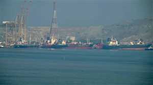 إيران تقصف ميناء خورفكان في الإمارات وإصابة 4 أشخاص ..