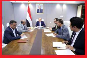 عدن تحت ضغط الخدمات.. الحكومة تبحث “حلولًا غير تقليدية” لأزمتي الكهرباء والوقود