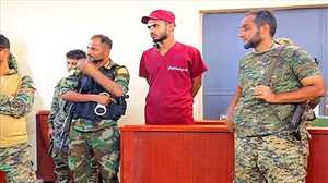 وقفة احتجاجية أمام محكمة صيرة للمطالبة بالعدالة في قضية مقتل زكريا عزيز بعدن