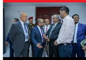 الصبيحي يتفقد وزارة الاتصالات بعدن ويشدد على تطوير “عدن نت” وتحسين خدمات الإنترنت