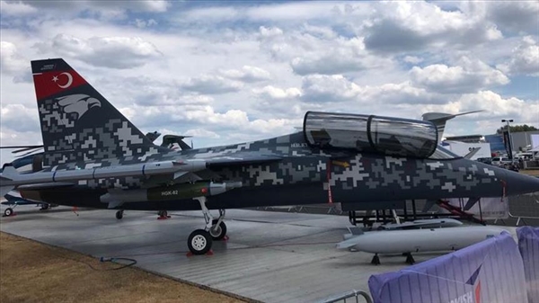 شاهد.. المقاتلة التركية "حر جيت" تشارك في معرض لندن للطائرات الحربية