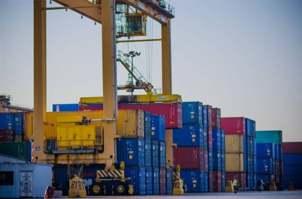 ميناء عدن يشهد نشاطاً ملحوظاً خلال النصف الأول من عام 2018