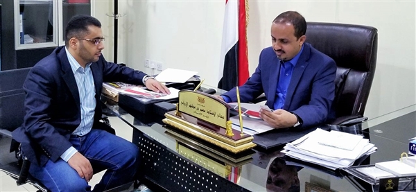 وزير الإعلام اليمني يطلع على أنشطة مركز "يني يمن" الإعلامي