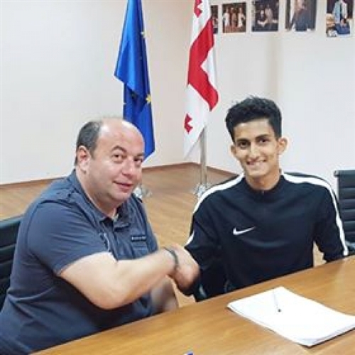 لاعب كرة قدم يمني يوقع لنادي جورجي