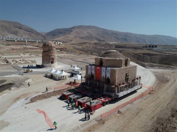 شاهد.. تركيا تنقل أماكن أثرية بطريقة مدهشة