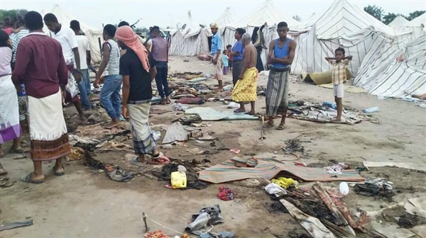 مجهولون يهاجمون مخيماً للنازحين في عدن