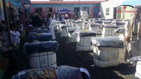 توزيع مساعدات شتوية لنازحي محافظة عمران في مأرب