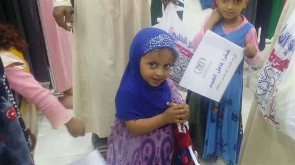 ائتلاف عمران يوزع "كسوة الشتاء" للنازحين في مأرب