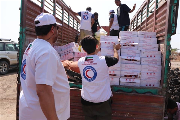 الهلال الأحمر الكويتي يوزع مساعدات إغاثية على 20 ألف نازح في ثلاث محافظات