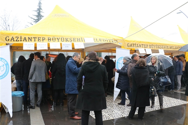 بلدية غازي عنتاب التركية تنظم سوقاً خيرية ومعرضاً لإغاثة اليمن