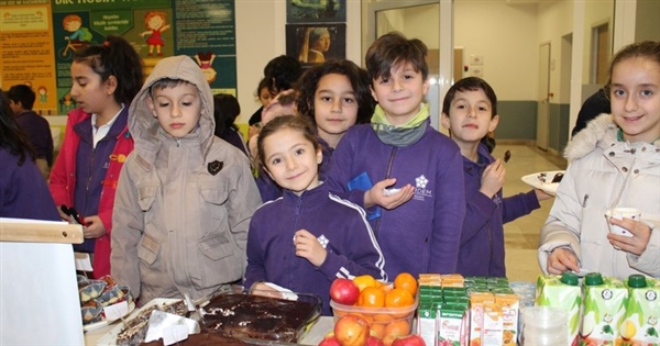 الأفئدة الصغيرة لم تنسَ اليمن والأيتام حول العالم