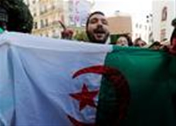 المحاربون الجزائريون القدماء يؤيدون المطالبة بإنهاء حكم الرئيس بوتفليقة