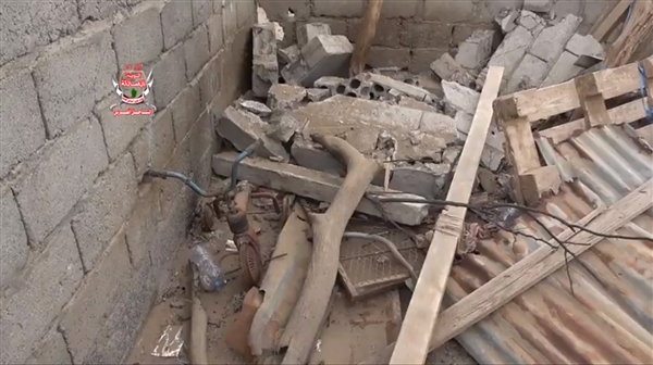 مدافع ميليشيات الحوثي تدمر المنازل وتشرد ساكنيها في قرية المسناء بالحديدة