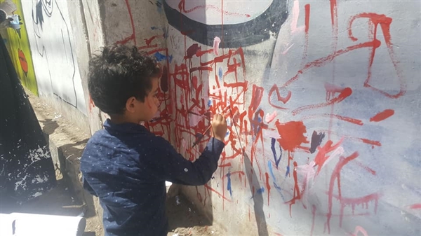 الخوف من الجدار.. هوس جديد يُقلق ميليشيات الحوثي في صنعاء (تقرير خاص)