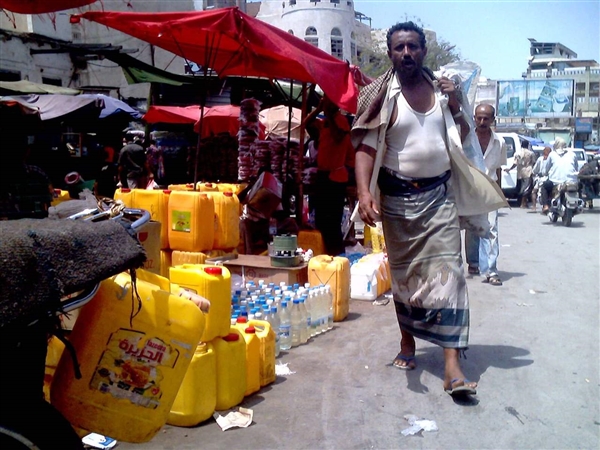 الحوثيون يختطفون تجار سوق باب مشرف التاريخي في الحديدة