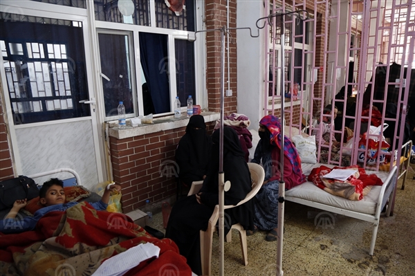 مرضى الكوليرا يبدءون تلقي العلاج الطبي في مستشفى السبعين بصنعاء