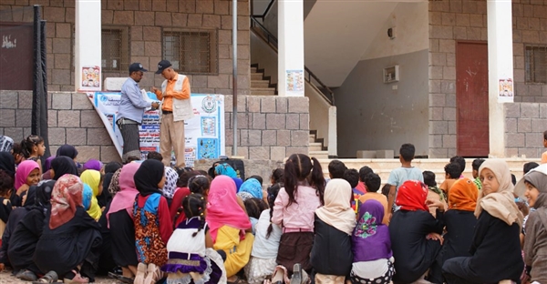 مقتل طفلين وإصابة آخرين في انفجار قنبلة أحضرها طفل إلى مدرسته في اليمن