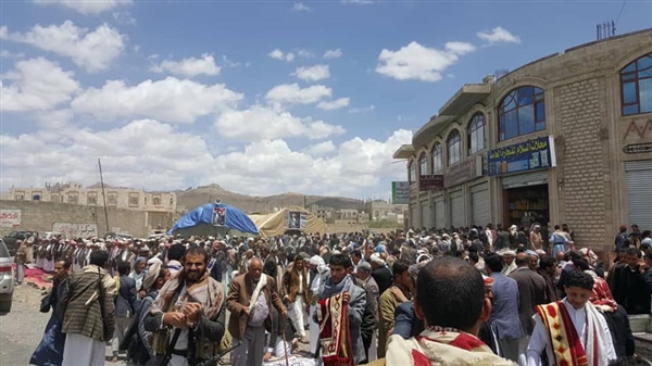 للمطالبة بقاتل شيخ قبلي.. قبائل عمران تنتفض ضد الحوثيين في صنعاء