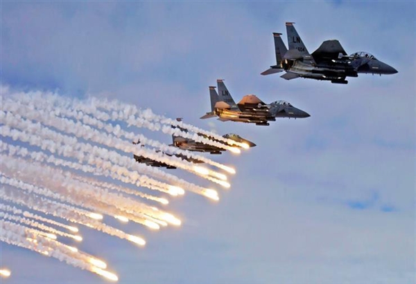 صنعاء: التحالف العربي يواصل استهداف معامل تصنيع سلاح الميليشيات في الأحياء السكنية