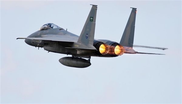 غارات لمقاتلات التحالف العربي على تجمعات الميليشيات في جبهة صرواح بمأرب