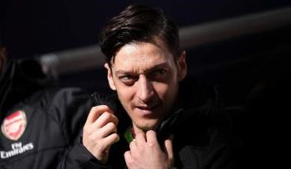 مسعود أوزيل يتعرض لهجوم مسلح في لندن