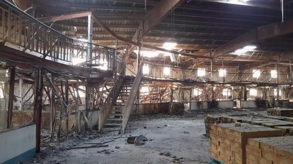 مليشيات الحوثي تقصف مجمع إخوان ثابت التجاري في الحديدة