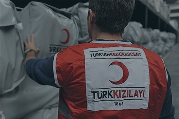 تدشين حملة 1000 حقيبة مدرسية في 5 محافظات يمنية