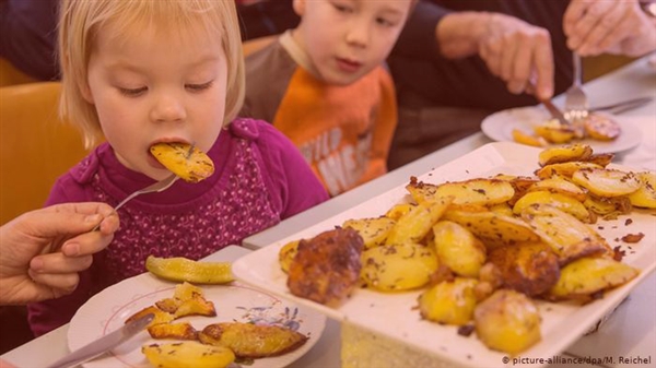 ماذا فعلت البطاطا بمراهق بريطاني حتى فقد إحدى حواسه؟!
