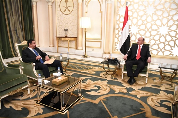 رئيس الجمهورية يشيد بجهود محافظ شبوة في إفشال الانقلاب