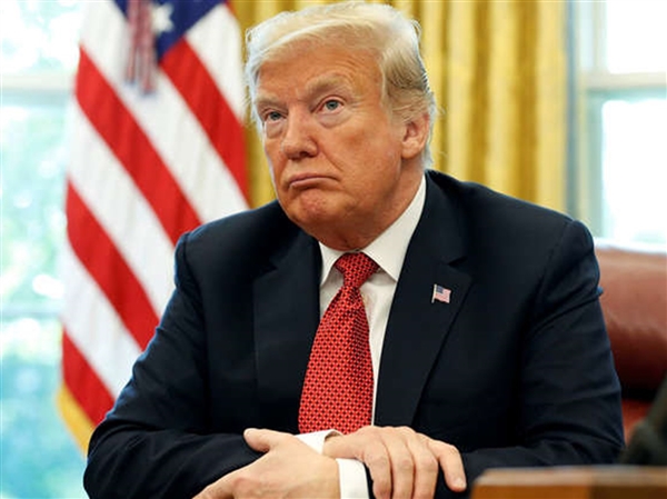 استطلاع: 55% من الأمريكيين يؤيدون التحقيق مع ترامب