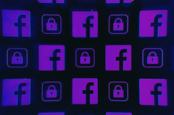 «فيسبوك» تحذف 374 حسابا تدعم نشاط الإمارات في اليمن