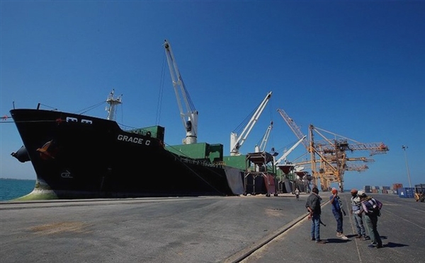 السماح بدخول 10 سفن نفط أوقفها الحوثيون إلى ميناء الحديدة