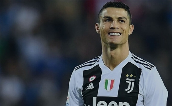 رونالدو يحقق الهدف 700 خلال مسيرته الكروية