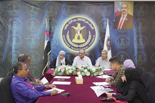 على طريقة الحوثيين .. "الانتقالي" يقر تعديل المناهج الدراسية